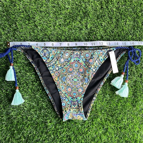 VICTORIAS SECRET Bikini Bundle size large - Picture 8 of 11